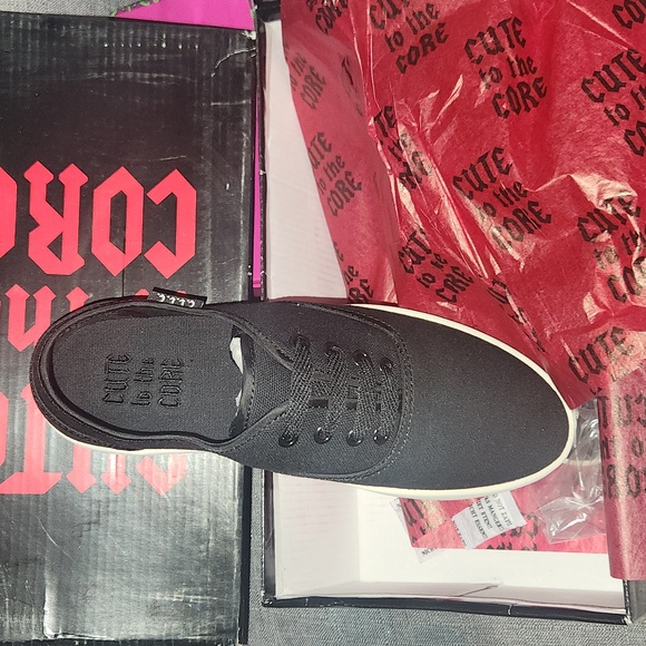 Cute to the core - Picture 3 of 5